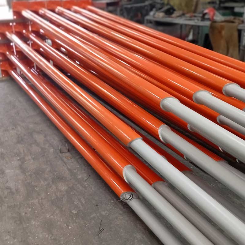 Postes Telecônicos pintado de laranja